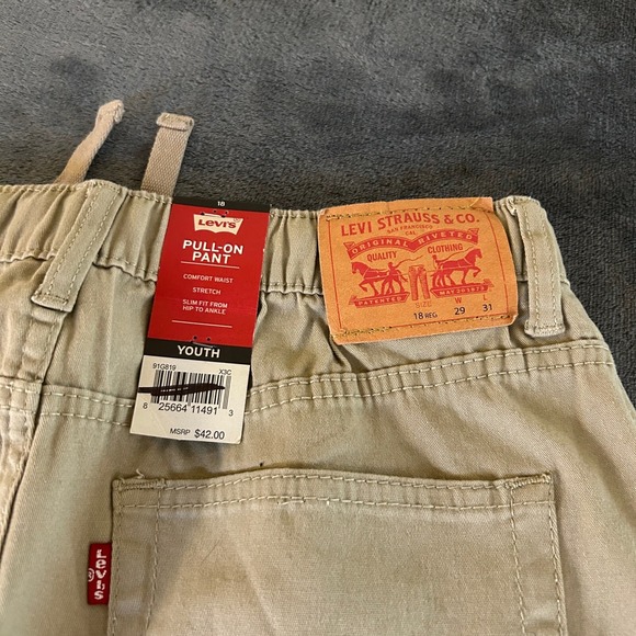 Levi's Pull On Pants Straight Fit Elastic Waist Khaki Boys Size 18 29x31" NWT - Picture 1 of 11